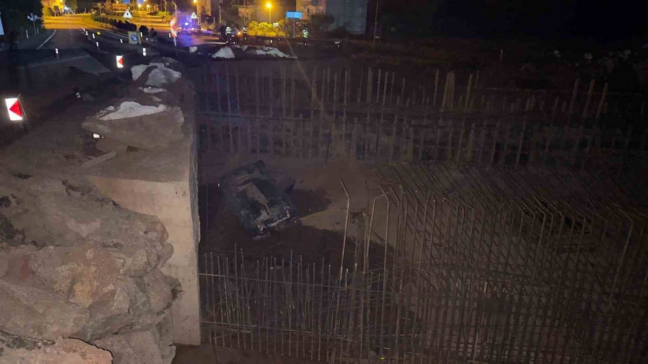 Bartın'da inşaat temel çukuruna düşen otomobil: 2 yaralı