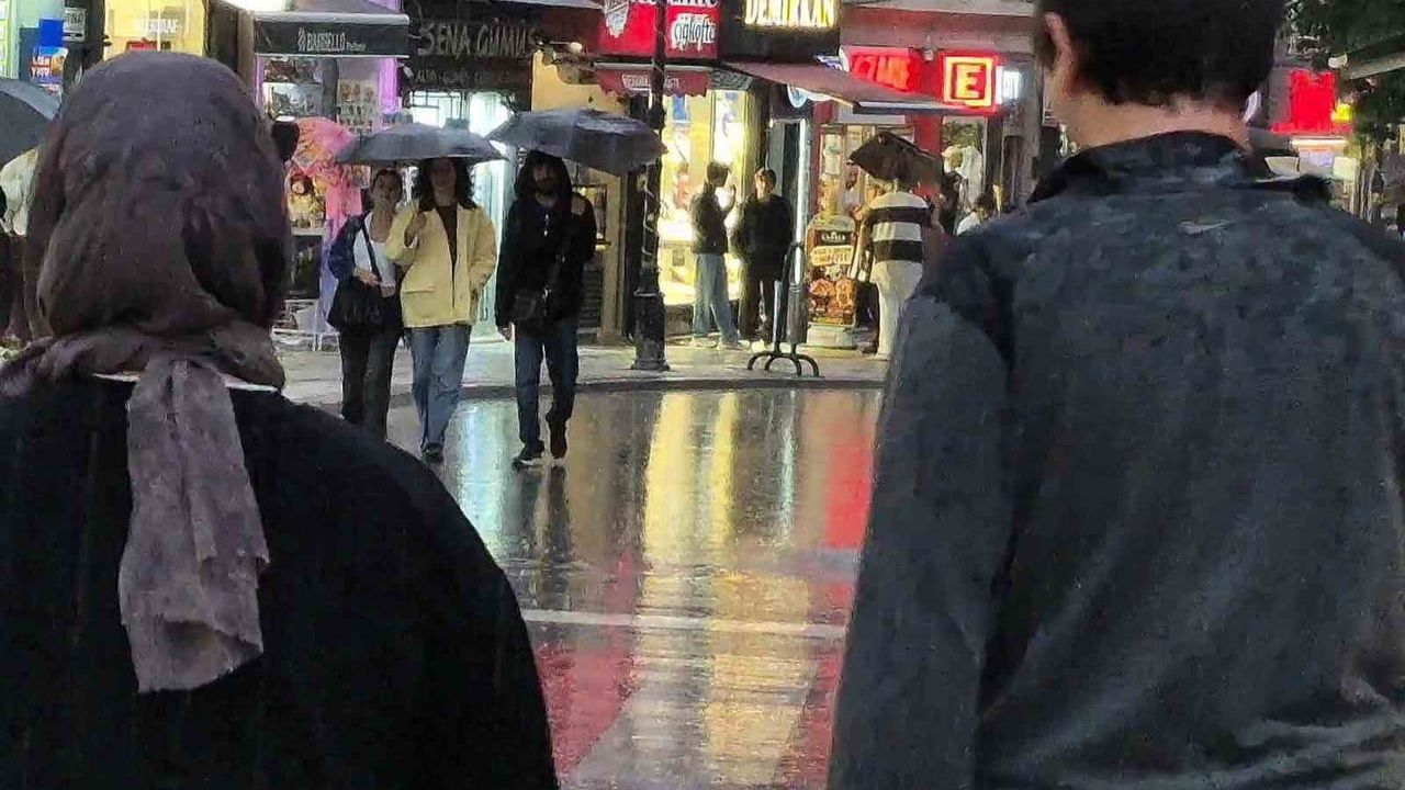 Bartın'da sabah fırtınası hayatı sekteye uğrattı, ekipler müdahaleye başladı