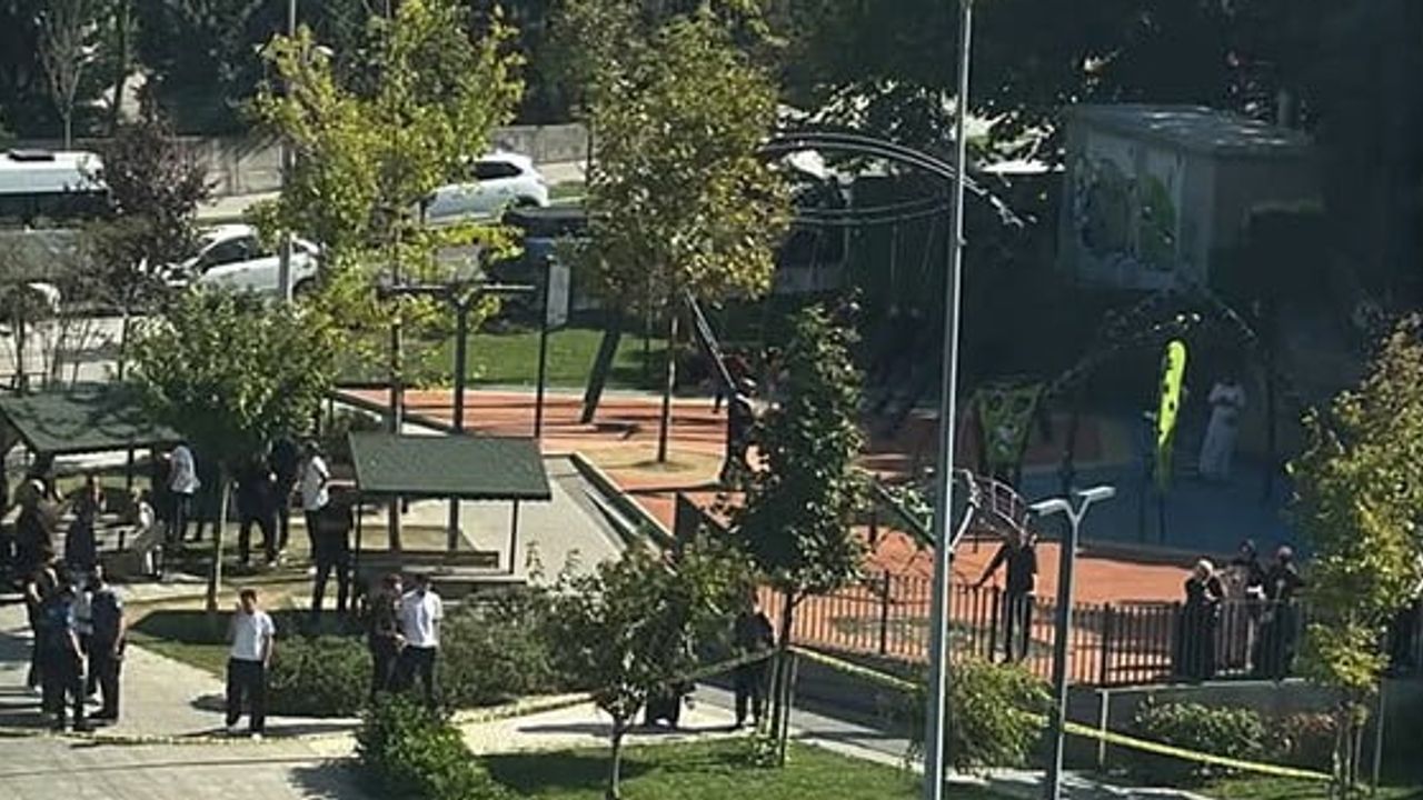 Başakşehir'de iki kişinin yaralandığı silahlı saldırıda sağlık ekipleri müdahale etti