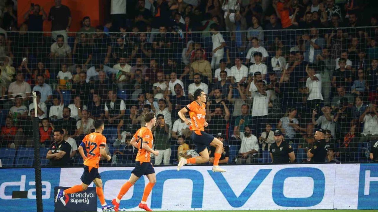 Başakşehir'in golcüsü Shomurodov dört haftada dörde çıktı