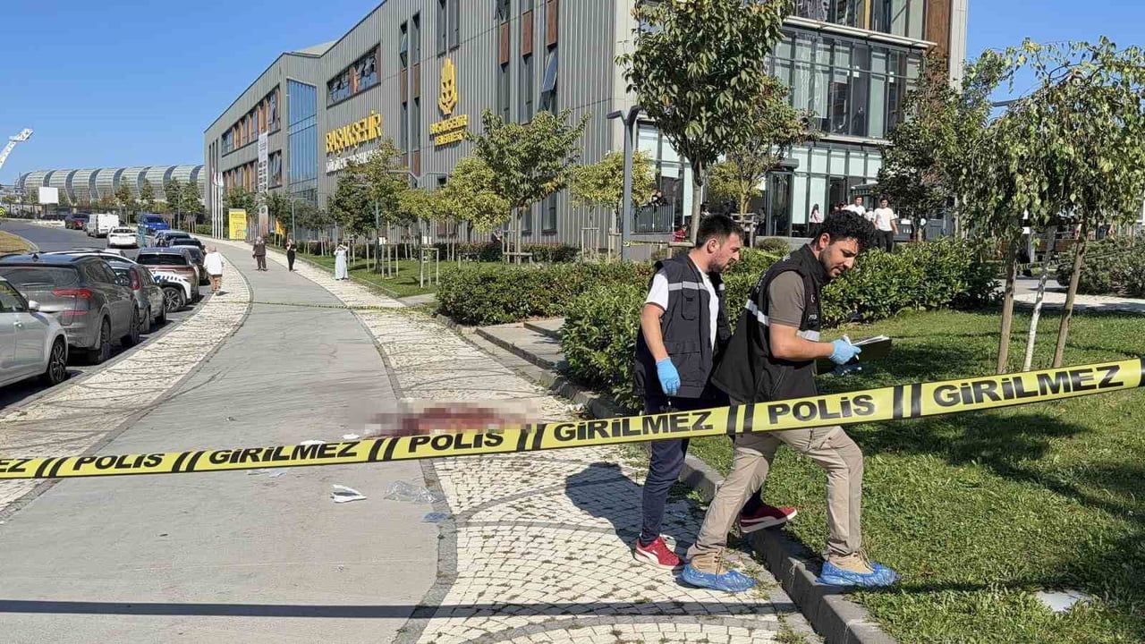 Başakşehir parkında başlayan alacak verecek tartışması silahlı kavgaya dönüştü