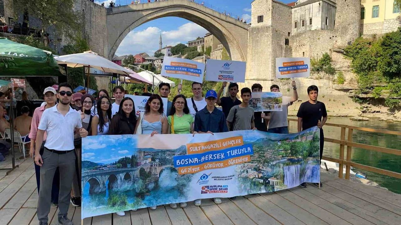 Başarılarını Bosna Hersek'te taçlandırdılar: Sultangazi'den ödüllü gençlik gezisi