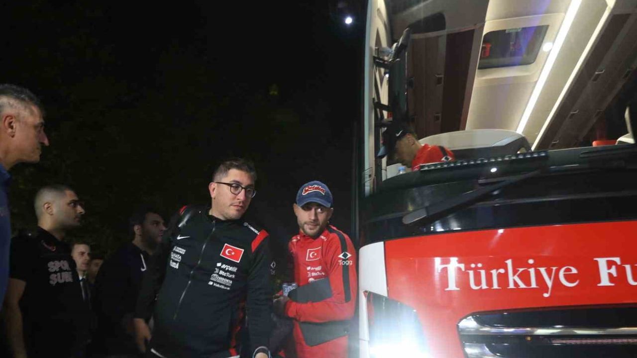Başiskele'de tribünden otele: millilere büyük destek