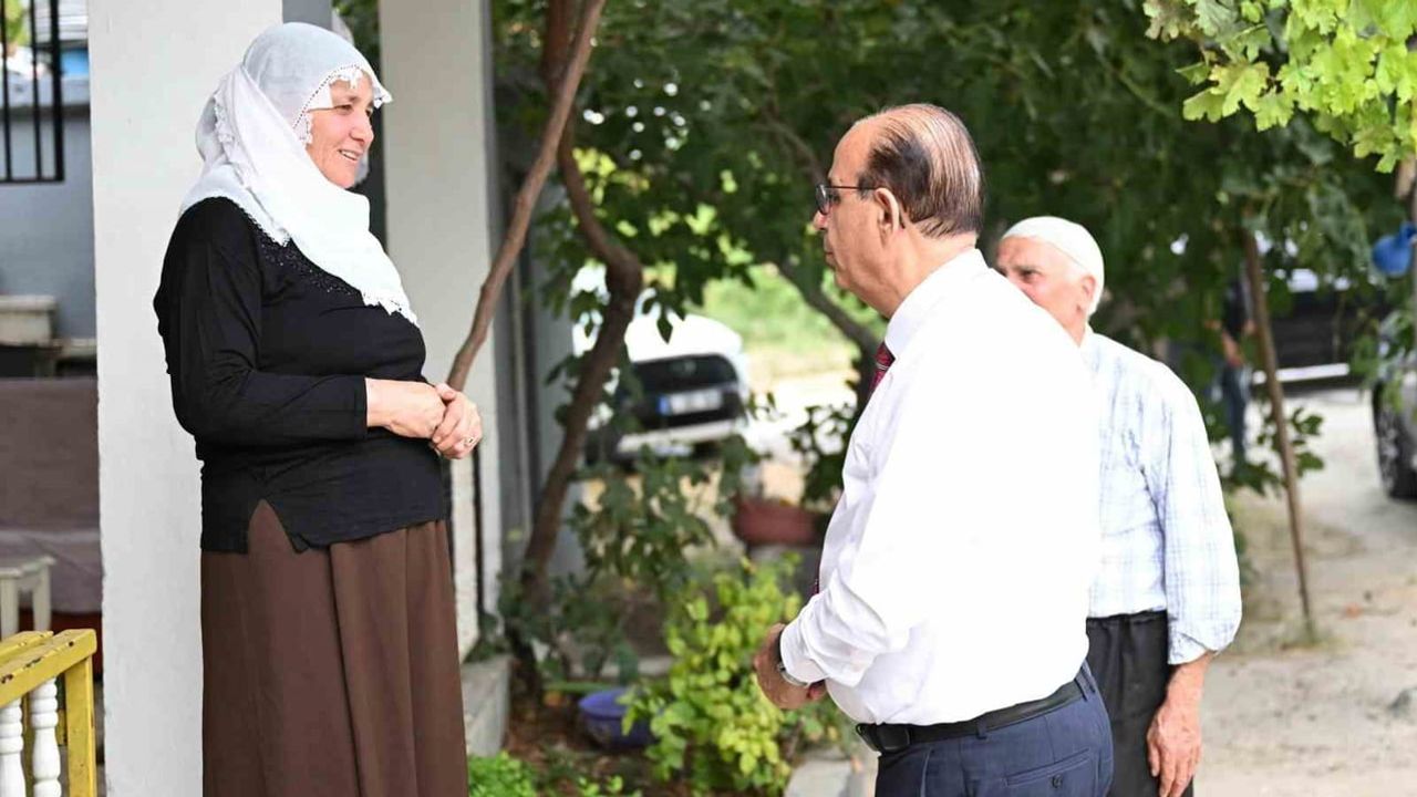 Başkan Geçit Sütlüce'de yol ve sathi kaplama çalışmalarını inceledi