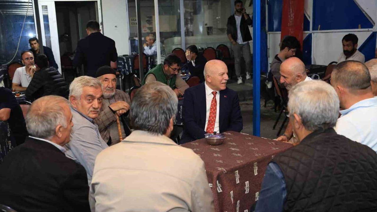 Başkan Sekmen sahada: Çırçır Camii, Yoncalık ve Saraybosna Caddesi'nde çay sohbeti