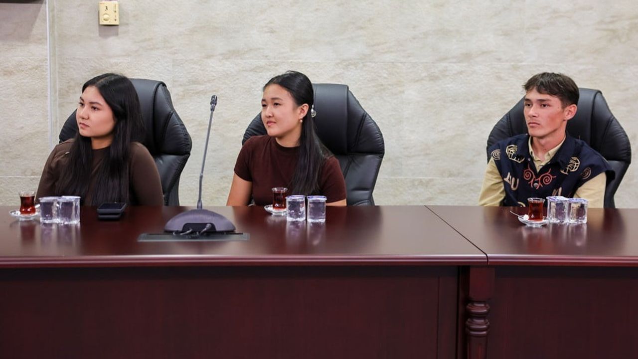 Başkonsolos Toktobekov OMÜ'de Kırgız öğrencilerle eğitim ve kültür bağlarını konuştu