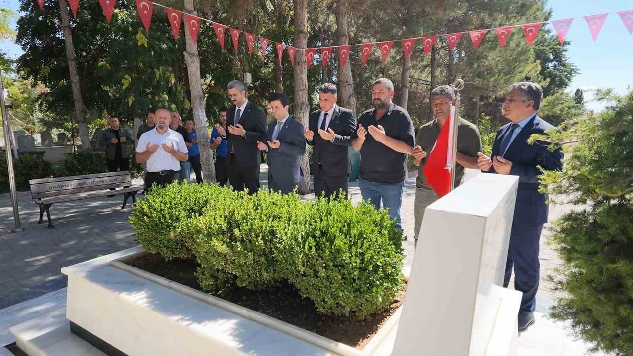 Başsavcı Aydın Tuncay'tan Ömer Halisdemir'in kabrine ziyaret
