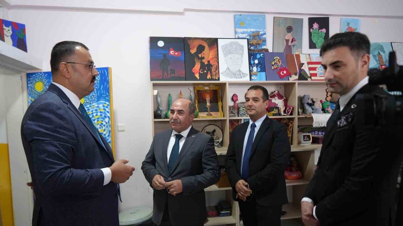 Başsavcıdan dartla başarı gösteren kızlara tebrik