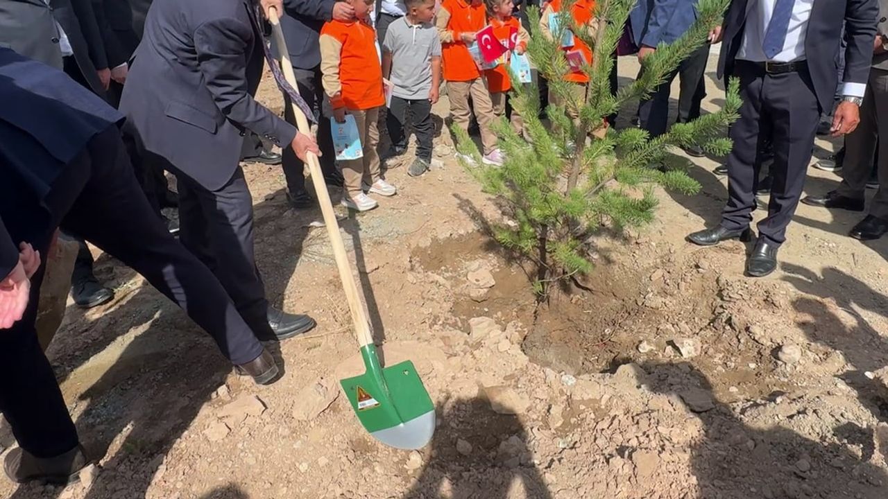 Başyayla'da hayırsever destekli iki derslikli ilköğretim okulu törenle açıldı
