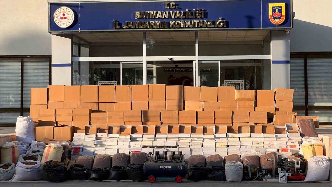 Batman'da Çay Mahallesi'nde düzenlenen operasyonda yüz binlerce boş makaron ele geçirildi