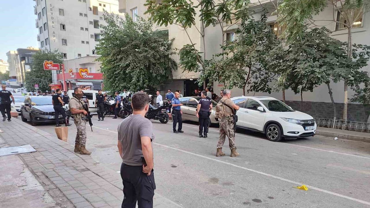 Batman'da GAP Mahallesi'nde tartışma silahlı kavgaya dönüştü, üç kişi yaralandı