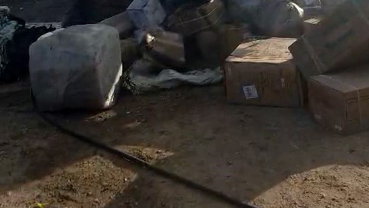 Batman'da kargo kamyonunda alevler paketlere zarar verdi