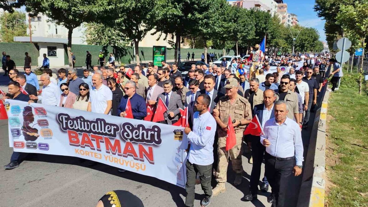 Batman'da kültür ve üretimin nabzı kortejde atmaya başladı