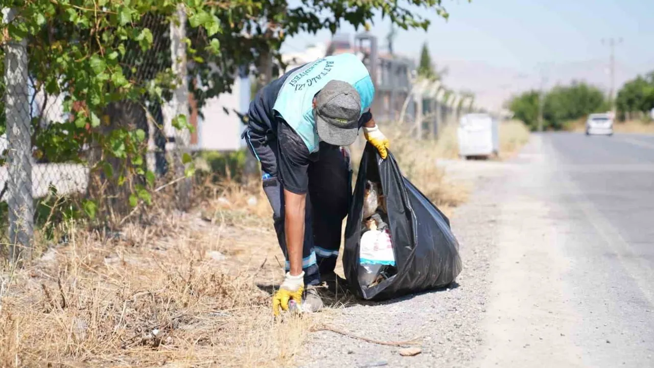 Battalgazi’de mahalle ve parklarda kapsamlı temizlik seferberliği