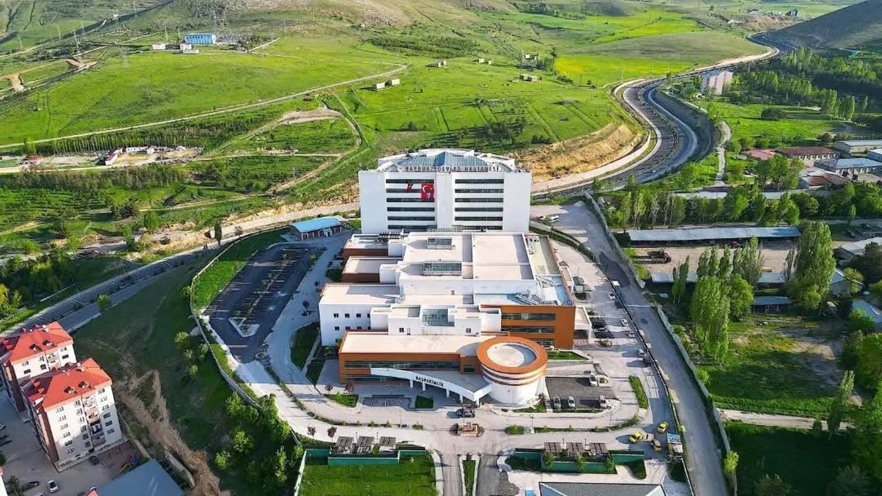 Bayburt devlet hastanesinde ağustos trafiği: acil başvuruları arttı, ameliyatlar yükseldi