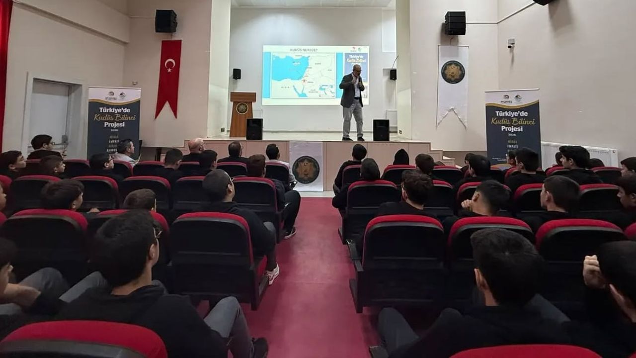 Bayburt liselerinde gençlere Kudüs ve Mescid-i Aksa'nın tarihi ve manevi dünyası anlatıldı