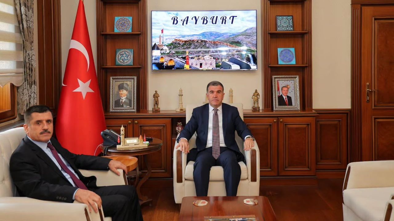 Bayburt'ta defterdarlığa atanan Güngör Gönültaş göreve başladı