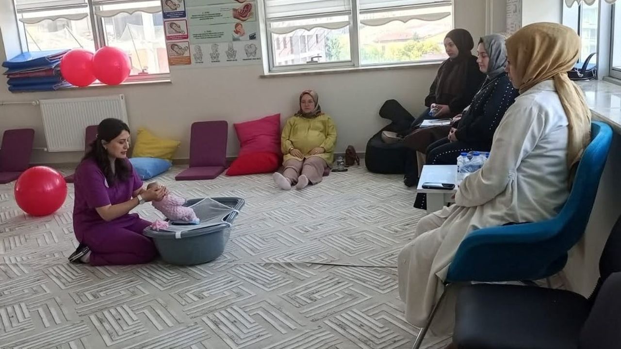 Bayburt'ta gebe okulu anne adaylarını bilinçli doğuma hazırlıyor