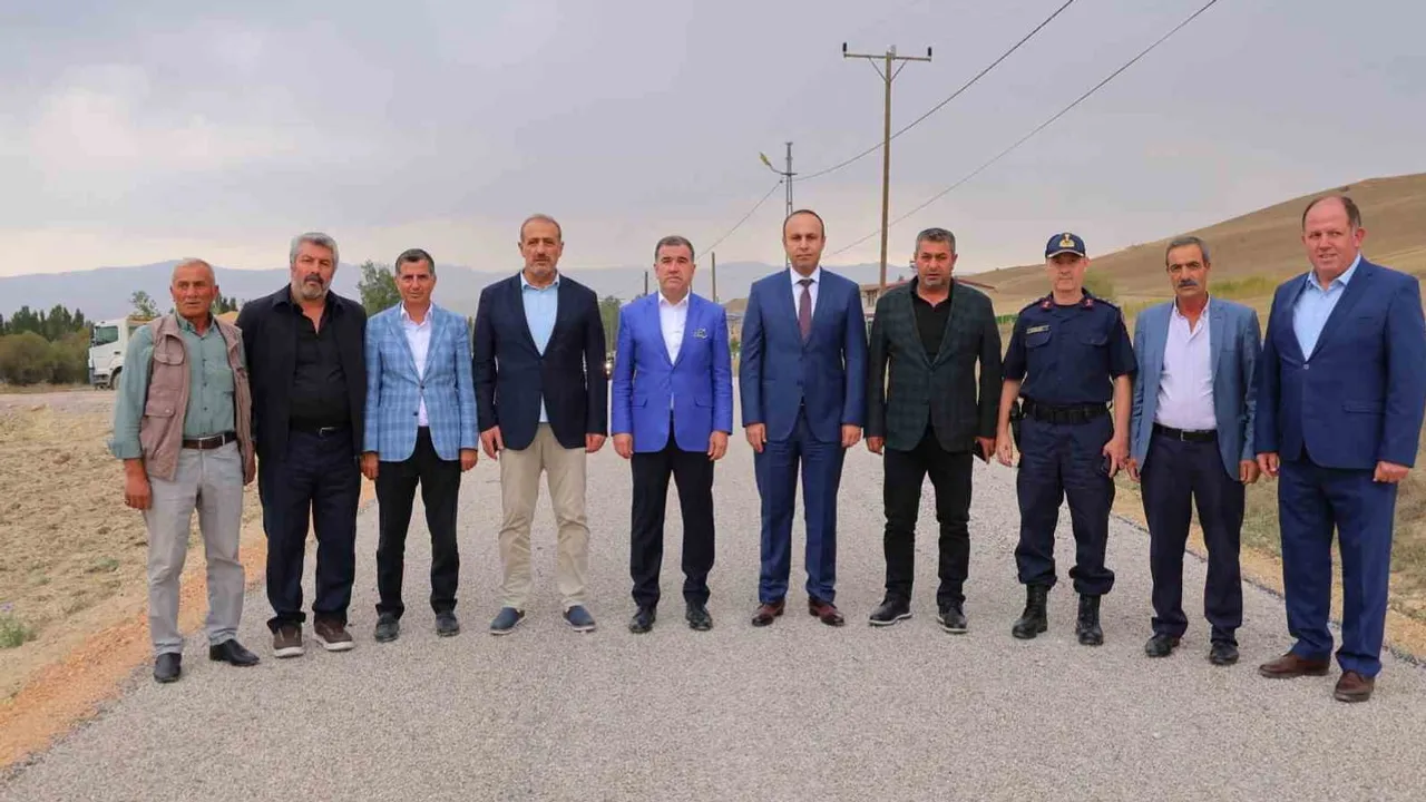 Bayburt'ta kırsal bağlantı yolu yenileniyor: Danişment-Yolaltı incelemesi yapıldı