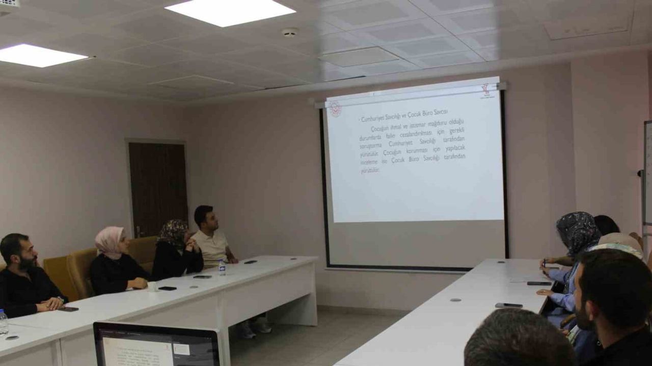 Bayburt'ta sosyal hizmet toplantısında vaka odaklı müdahale ve takip vurgusu