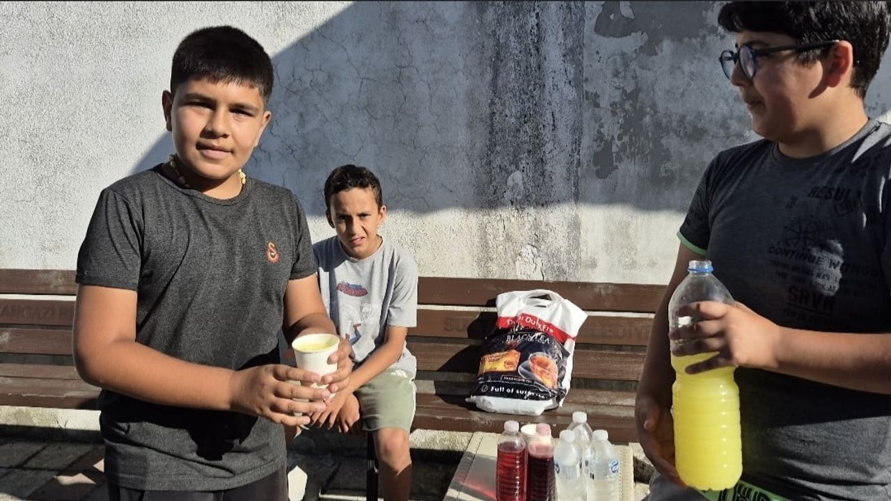 Beş arkadaşın limonata şubesi: hayallere para biriktiren mahalle girişimi