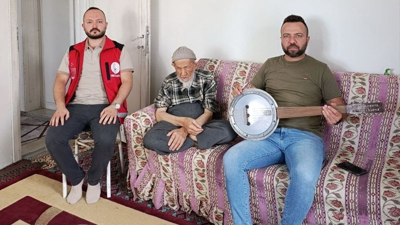 Besni'de yalnız çınarlara müzikle dokunan vefa ziyareti