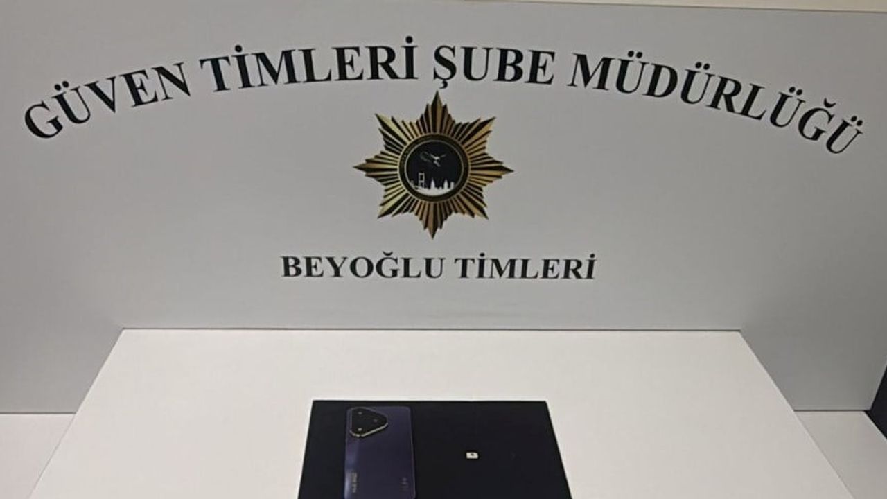 Beyoğlu'nda bankta unutulan telefonu çalan kişi tutuklandı