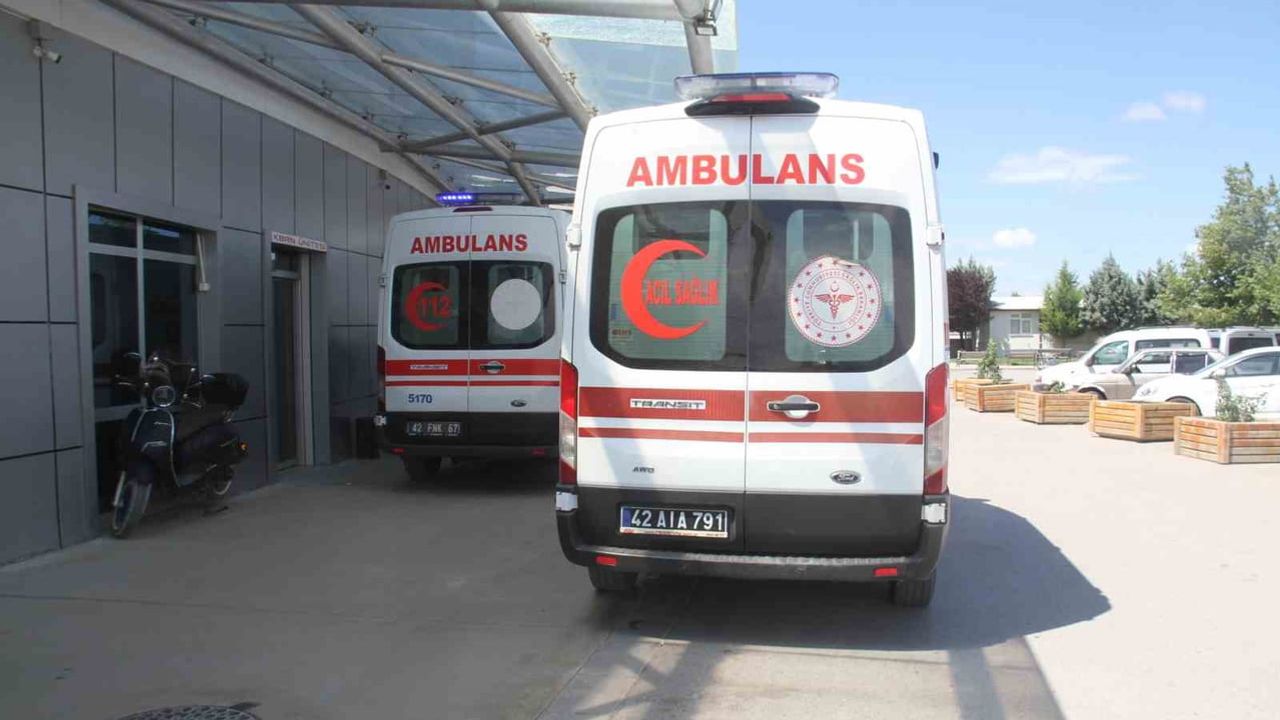 Beyşehir’de devrilen motosikletten yola savrulan sürücü tedavi altına alındı