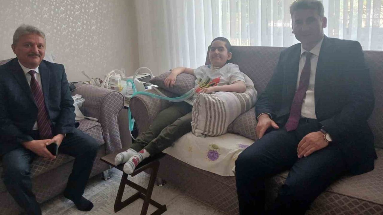 Beyşehir'de evde eğitim gören öğrencilerle yüz yüze takip ve destek