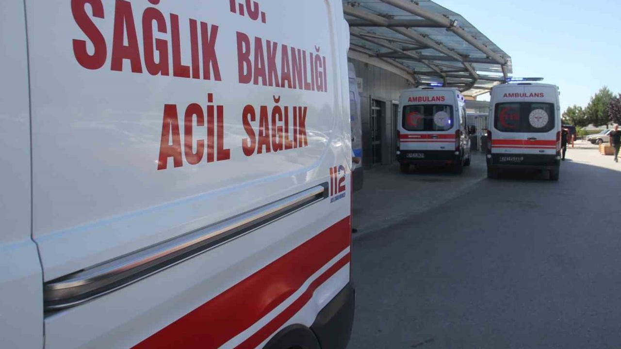 Beyşehir kıyısında peş peşe kazalar: dört kişi hastaneye kaldırıldı