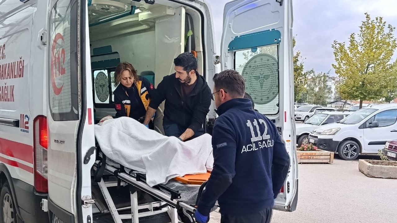 Beyşehir sanayi sitesinde kamyon kasasından düşen kişi hastaneye kaldırıldı