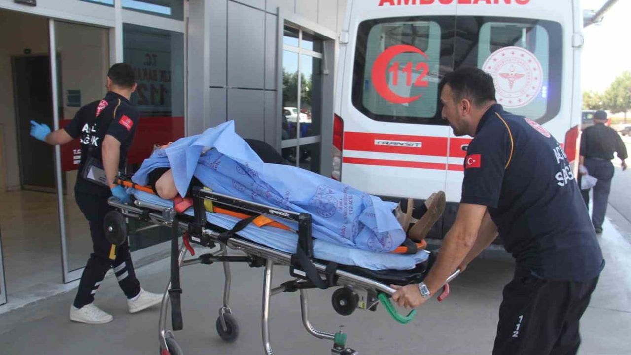 Beyşehir-Şarkikaraağaç yol ayrımında trafik kazası: 7 kişi yaralandı
