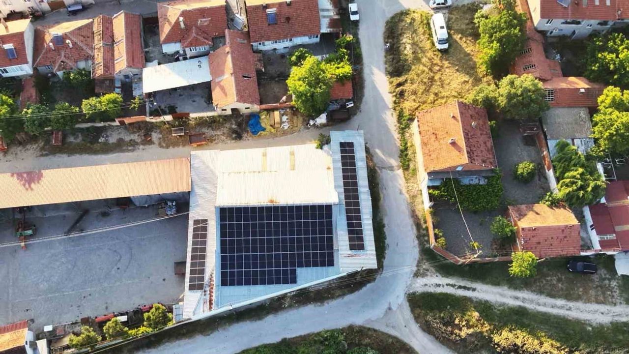 Bigadiç'te kooperatif üretimi güneşle güçlendiriyor