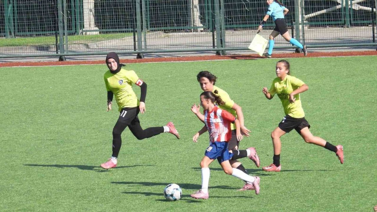 Bilecik kolej kızlardan deplasmanda farklı galibiyet