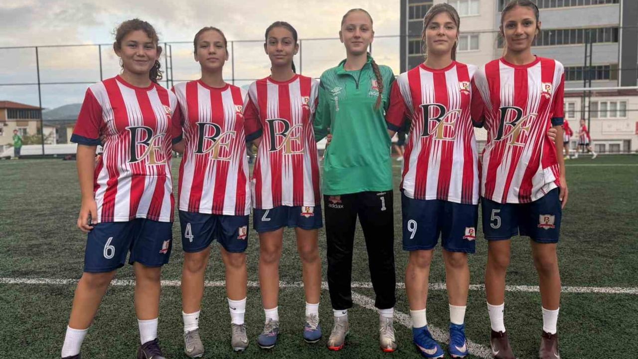 Bilecik koleji'nin altı genç oyuncusu Kocaelispor'a katıldı