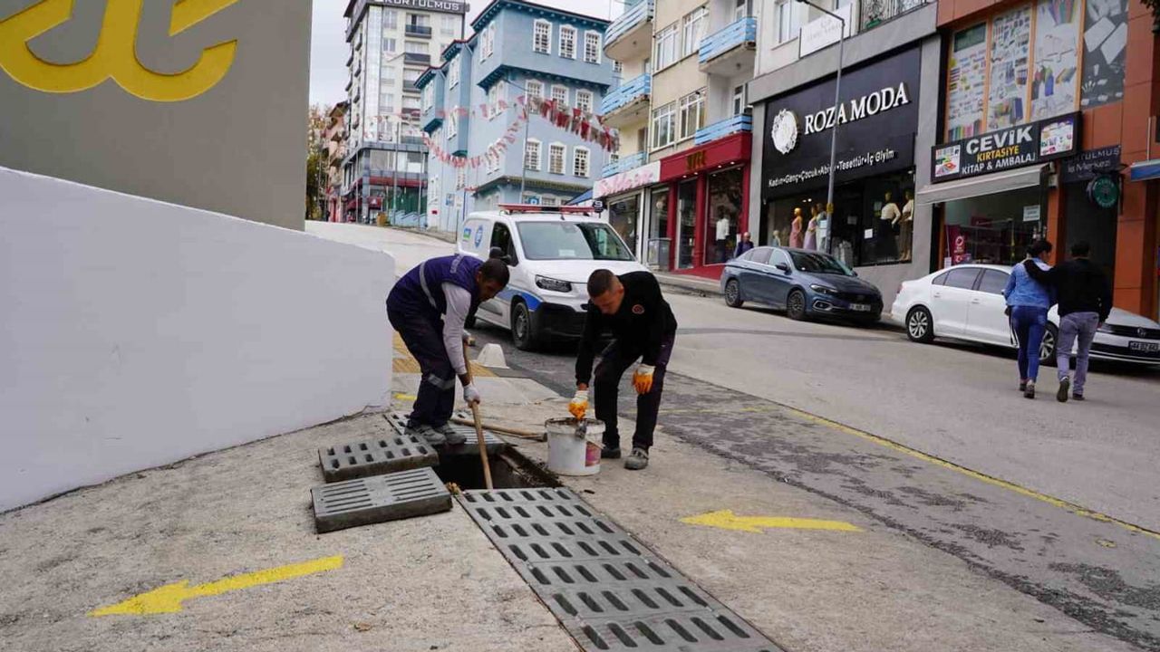 Bilecik'te altyapı önlemi: mazgallarda kapsamlı temizlik yapıldı