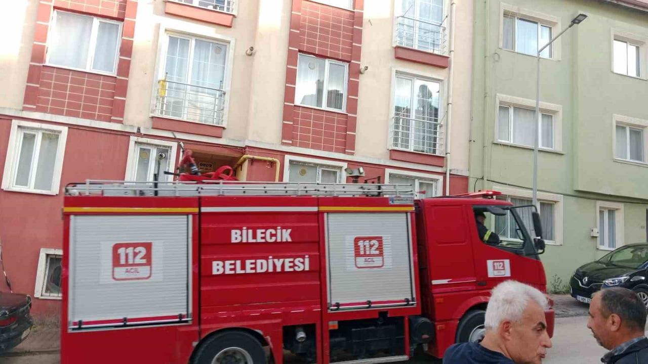 Bilecik'te aspiratörden çıkan yangın itfaiye müdahalesiyle kısa sürede söndürüldü