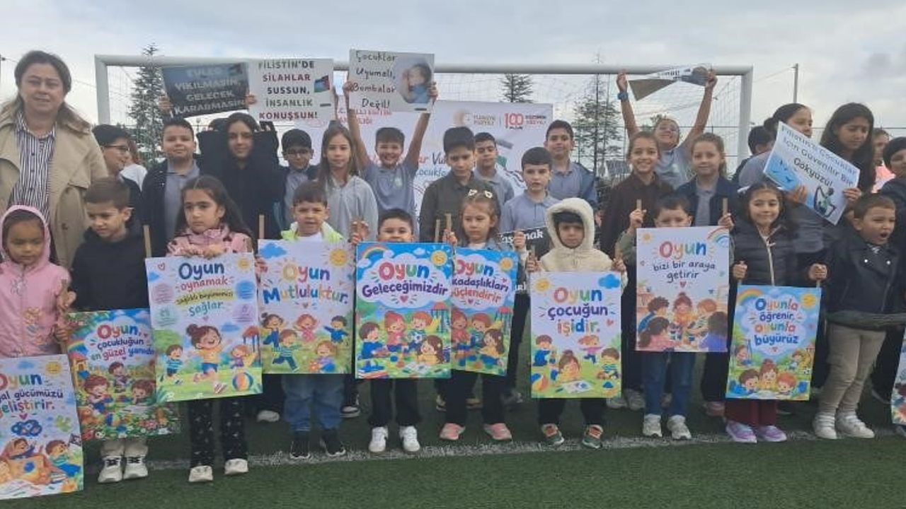 Bilecik’te çocuklar gökyüzünü barış için uçurdu