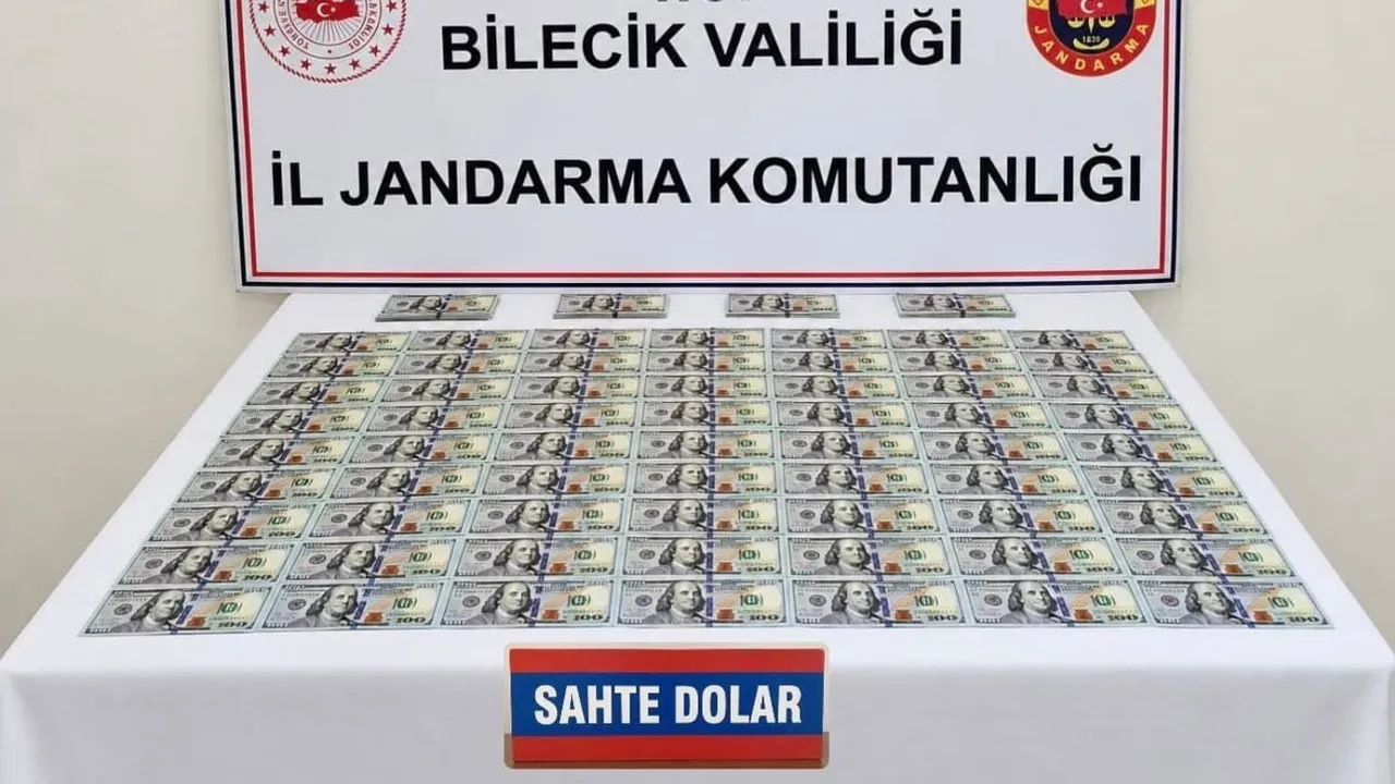 Bilecik'te dur ihtarında ele geçen araçta 202 sahte dolar çıktı