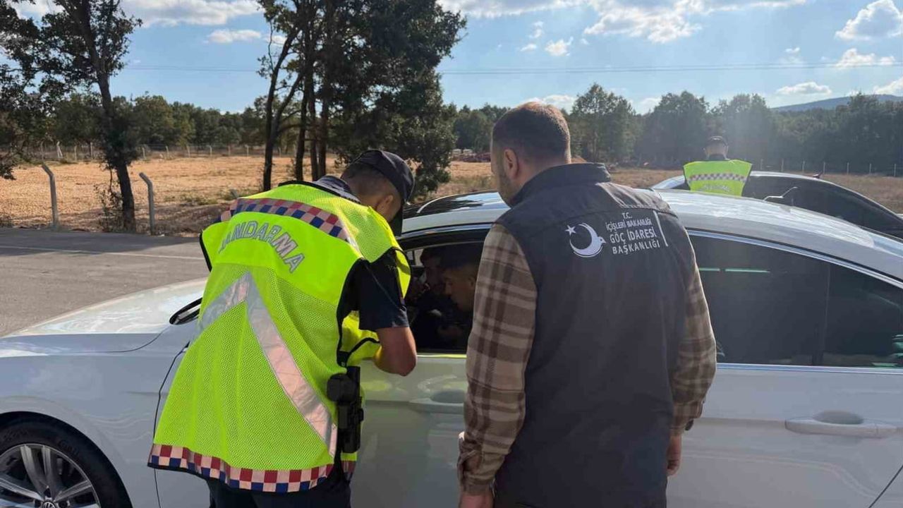 Bilecik'te huzur uygulaması jandarmaya üç aranan şahsı getirdi