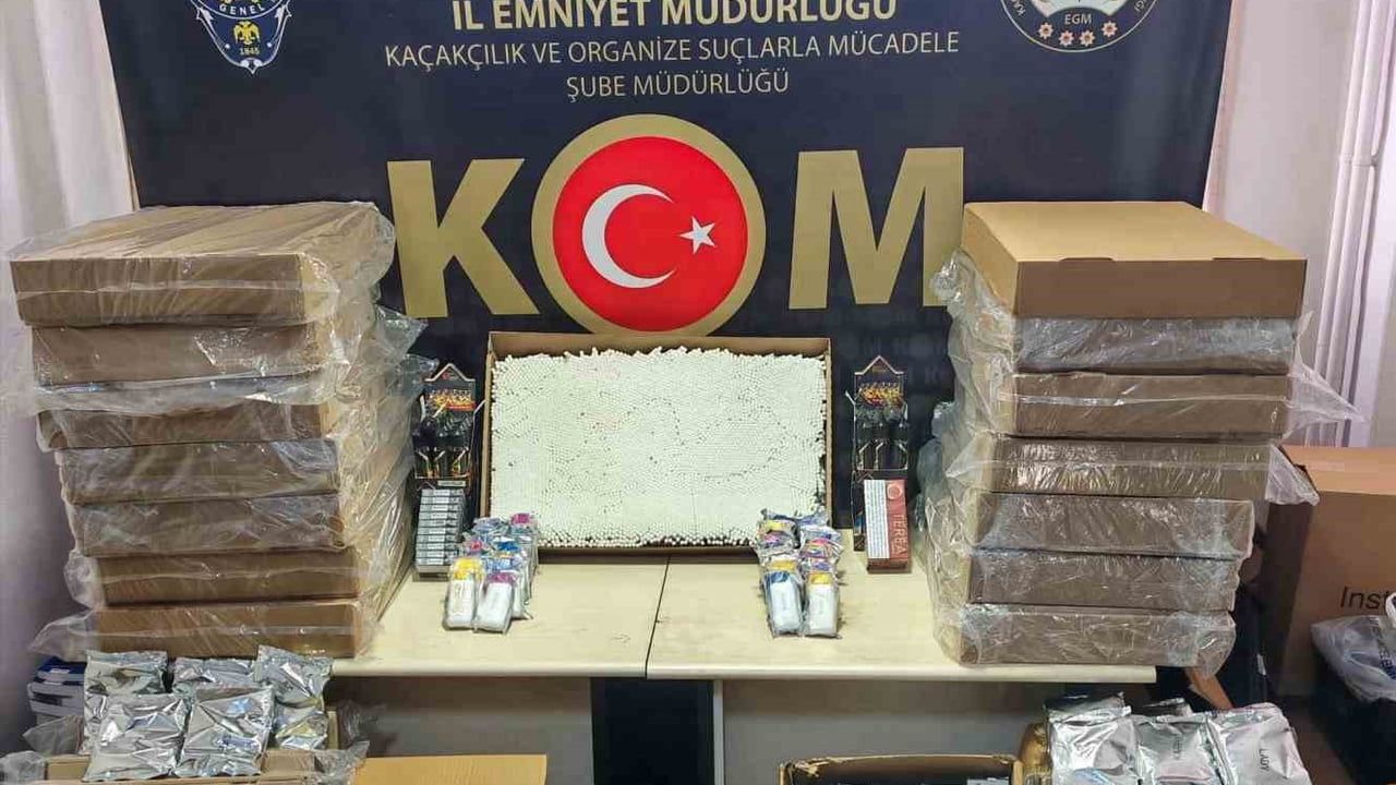 Bilecik'te iş yeri deposunda yüz binin üzerinde doldurulmuş makaron bulundu