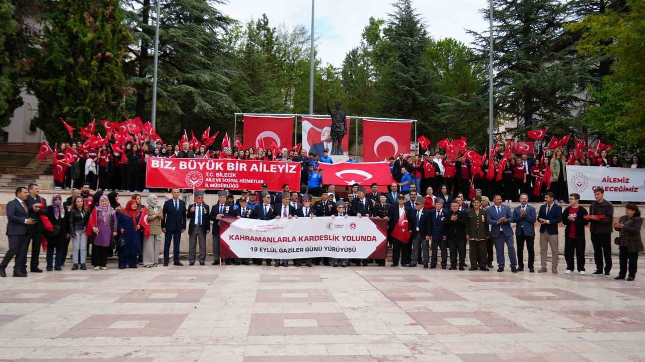 Bilecik’te nesiller omuz omuza: gazilerle gençlerin saygı yürüyüşü