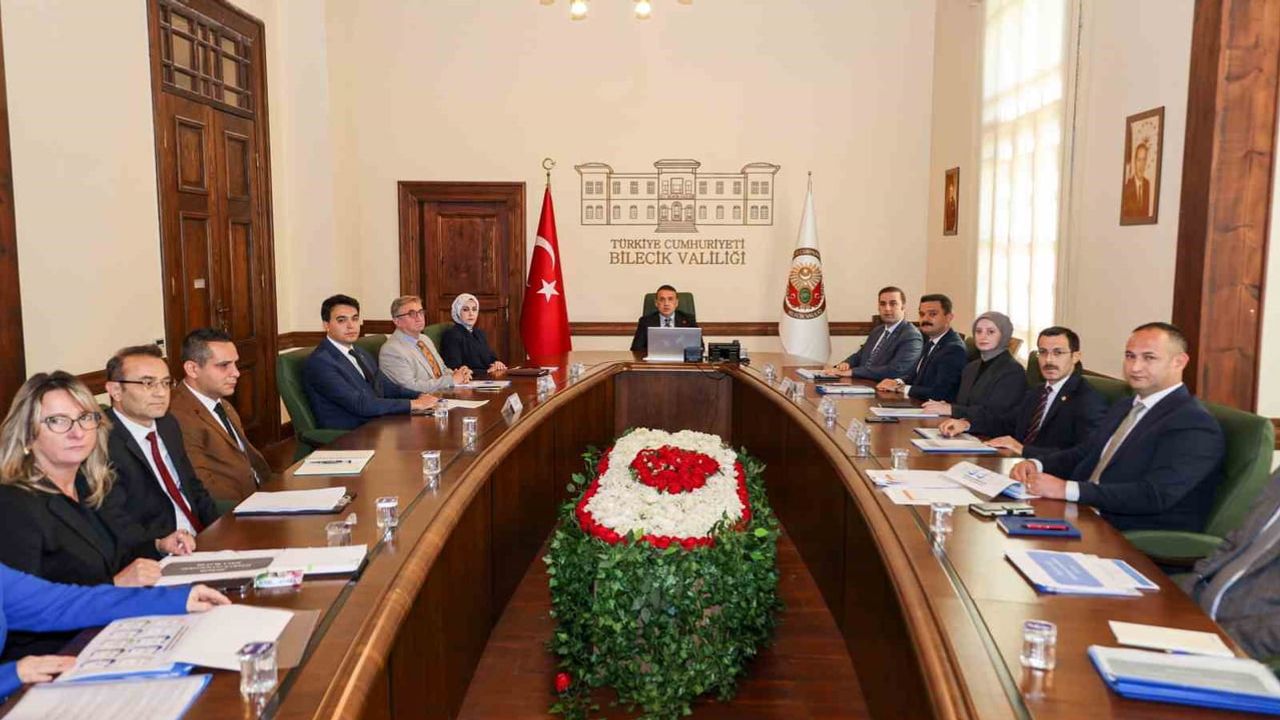 Bilecik'te sosyal yardımlar sahada izlenecek: vakıfların performansı masaya yatırıldı