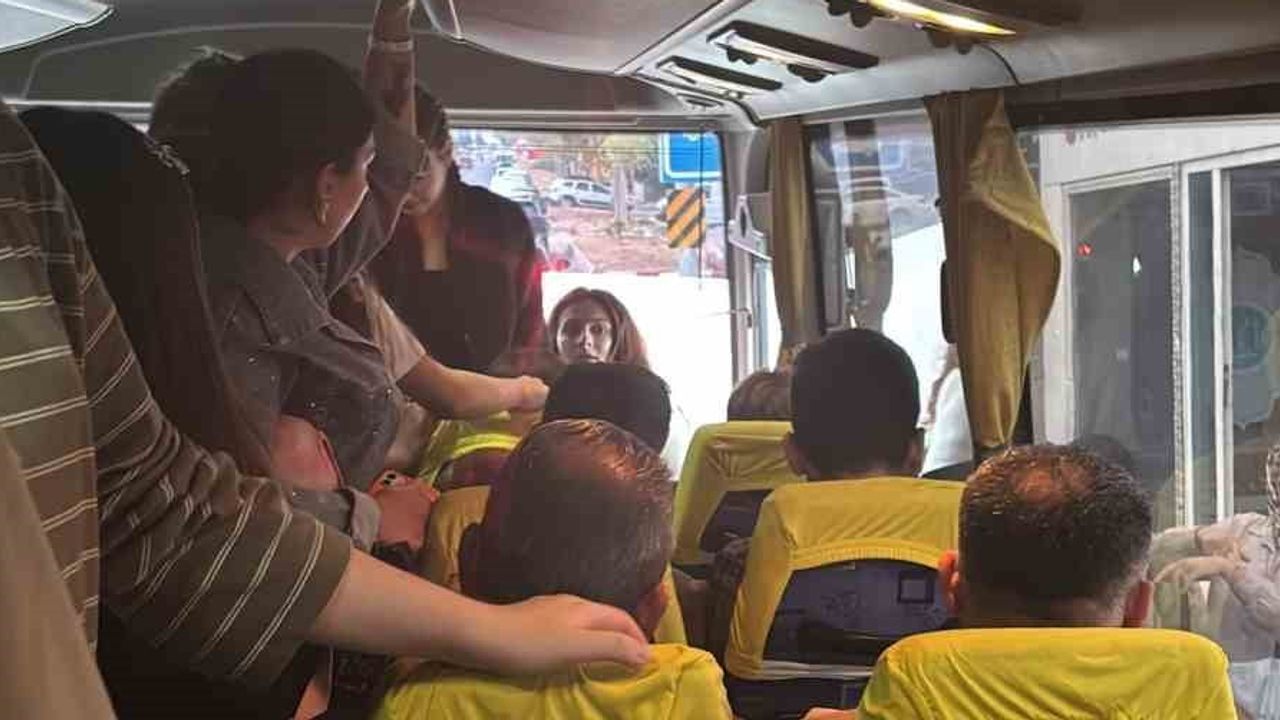 Bilecik'te tıka basa midibüs yolculuğu: yolcular isyan etti