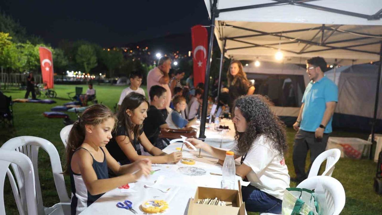 Bilim gecesi Hüdavendigar Kent Parkı'nda çocuklara ilham verdi