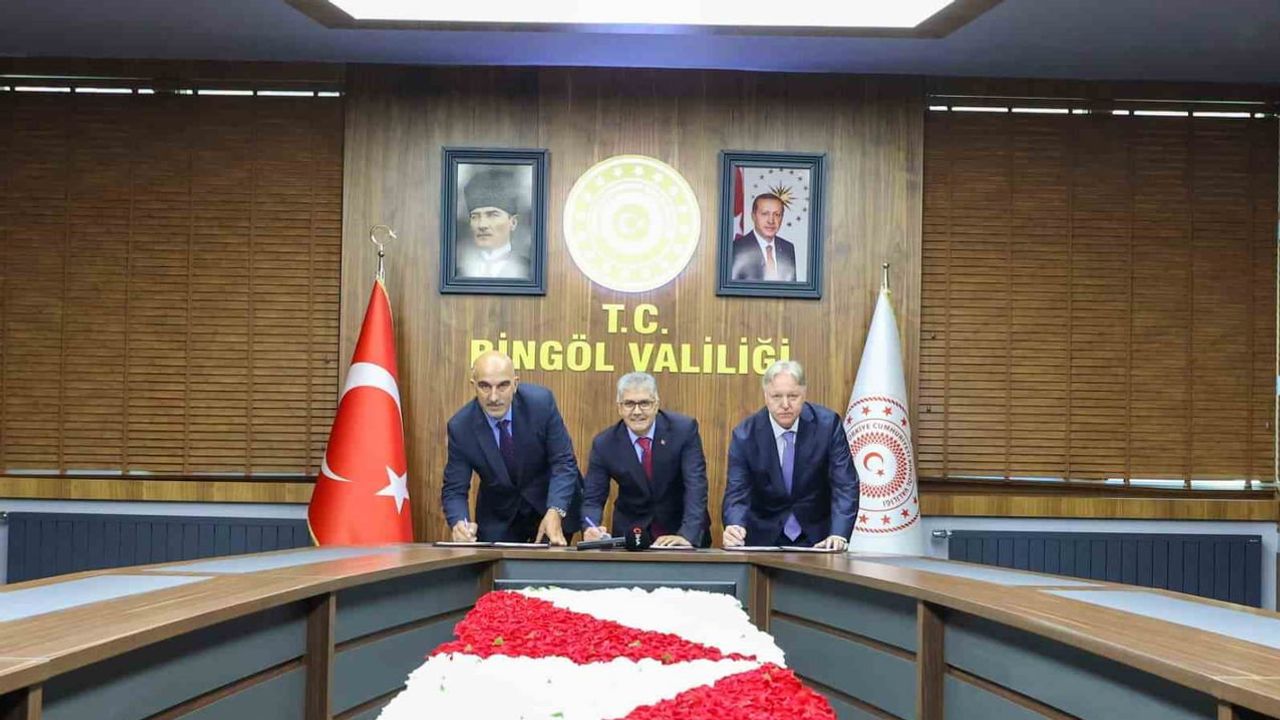 Bingöl'de Turgut Özal Ortaokuluna 27 milyon TL'lik kapalı spor salonu