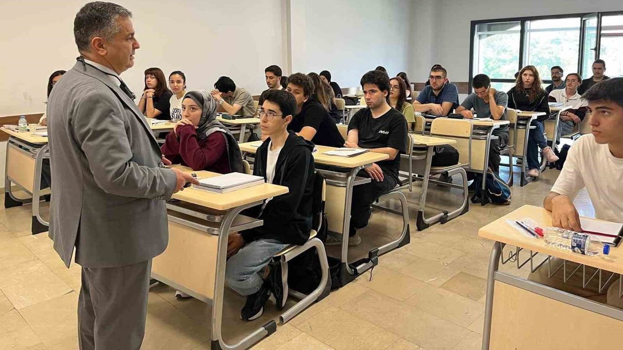 Binlerce öğrenciye destek: Sivas Halk Eğitimi Merkezi'nde ücretsiz YKS hazırlık kursları başladı