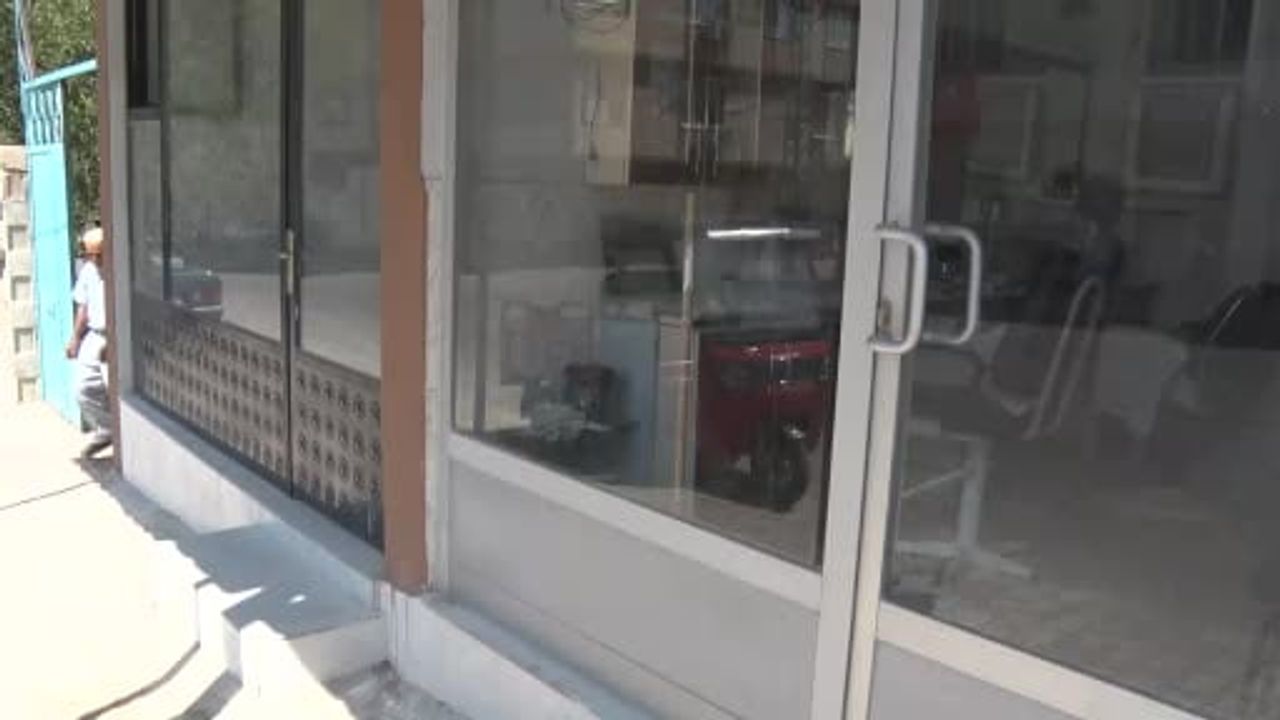 Bir makas, altmış beş yıl: Oğuzeli'nde mesleğine adanmış bir berber