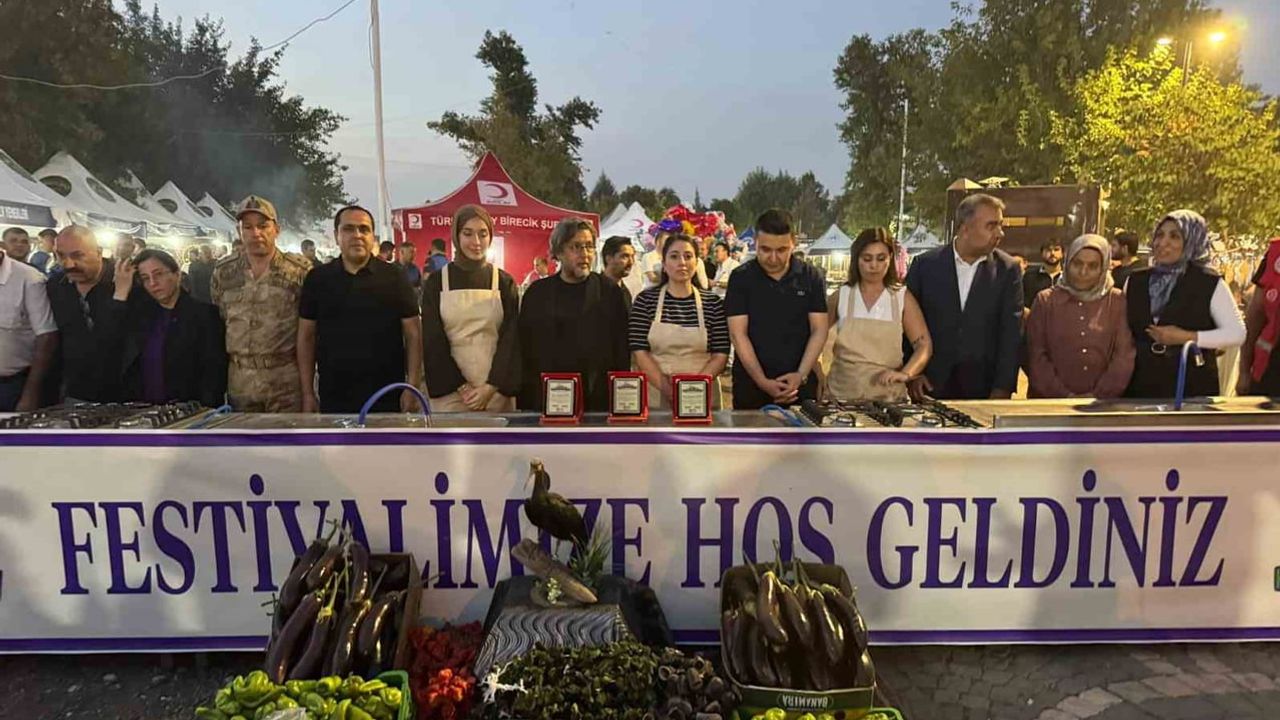 Birecik'te kelaynak, patlıcan ve fıstık şöleni: yöresel tatlar ve kültür öne çıktı