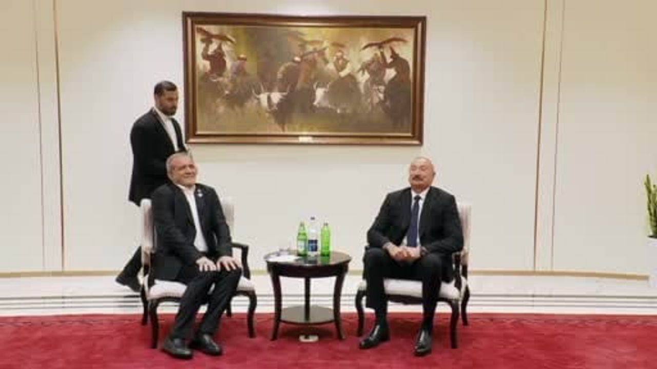 Bişkek'te maden suyu esprisi: Aliyev ile Pezeşkiyan'ın samimi anı